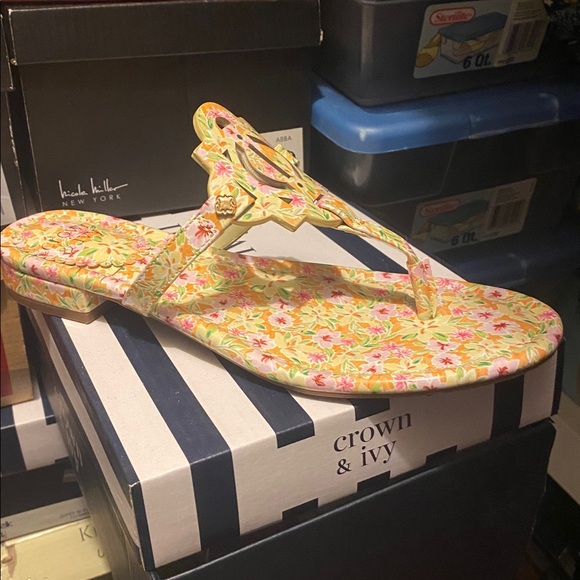 Crown & Ivy Multicolor Floral Flip Flops - Picture 1 of 3